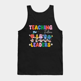 Retro Teaching Future Leaders Groovy Teacher Back To School Gift For Women Men Tank Top